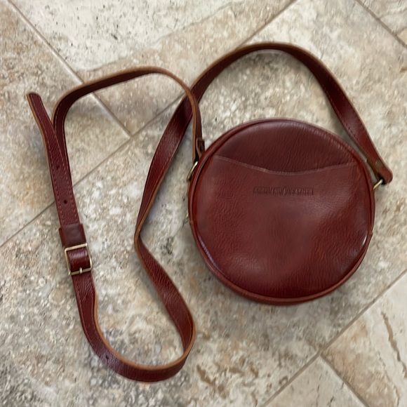 Portland Leather Handbags - Portland Leather Small Circle crossbody in color Nutmeg - Like New!